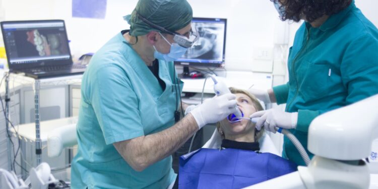 How to Choose the Right Dental Clinic For Your Family