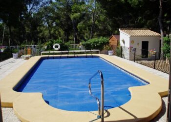 Swimming Pool Building Checklist: 10 Steps from start to Building a Pool